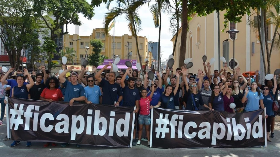 Alunos da Unitau se mobilizam pela continuidade do Pibid