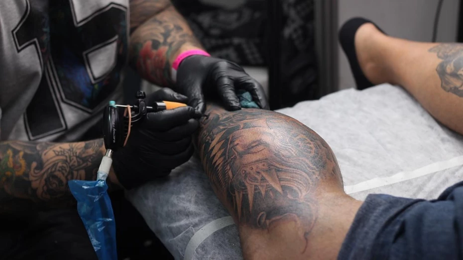 Feira reúne mais de 100 tatuadores em shopping de Taubaté Feira reúne mais de 100 tatuadores em shopping de Taubaté