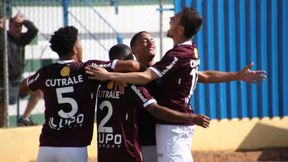 Burrão anuncia meio-campista revelado pelo Grêmio-RS