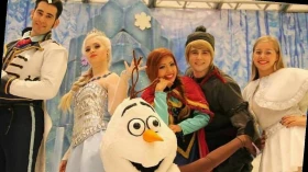 Show infantil com personagens de “Frozen” é atração em shopping 