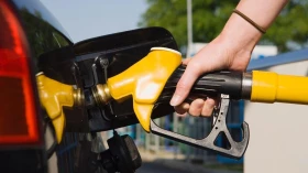 Gasolina e diesel sofrem novo reajuste nas refinarias