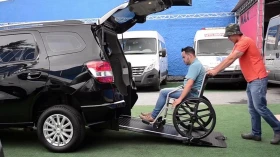 Serviço público de transporte de táxi adaptado é criado após lei