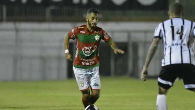 Burrão anuncia reforços para o meio-campo 