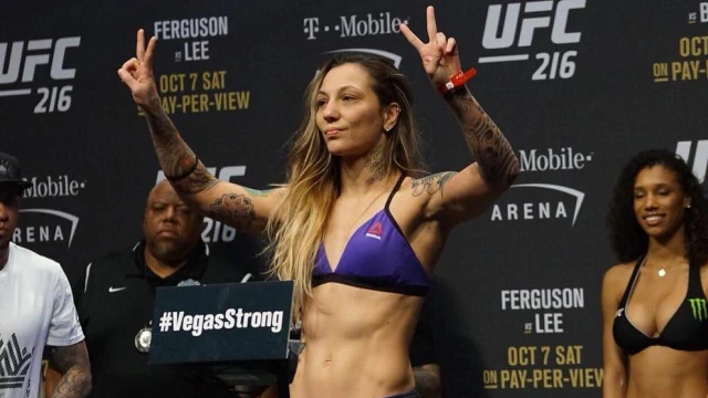 Kalindra Faria volta ao octógono do UFC em evento nos Estados Unidos