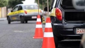 Homem é preso após tentar subornar examinadores do Detran