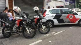 Criança é abandonada dentro de carro em Taubaté