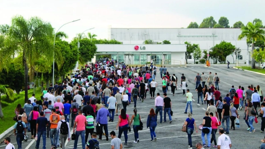 LG desliga 55 funcionários por problemas financeiros LG desliga 55 funcionários por problemas financeiros