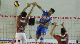 Vôlei Taubaté derrota UFJF-MG e sobe uma posição na Superliga