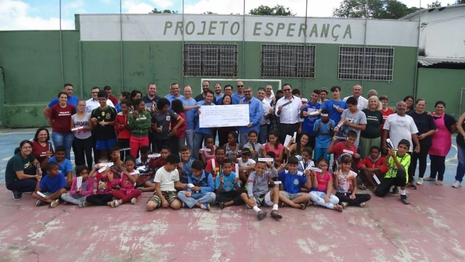 Trabalhadores da Volks de Taubaté doam R$ 52 mil ao Projeto Esperança Trabalhadores da Volks de Taubaté doam R$ 52 mil ao Projeto Esperança