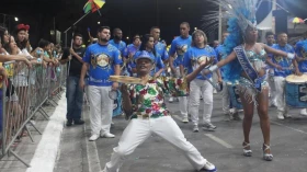 Blocos abrem os desfiles na Avenida do Povo