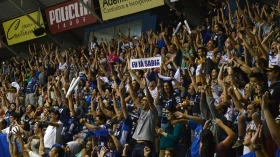 Ingressos para jogo do Vôlei Taubaté são trocados por quilo de ração Ingressos para jogo do Vôlei Taubaté são trocados por quilo de ração