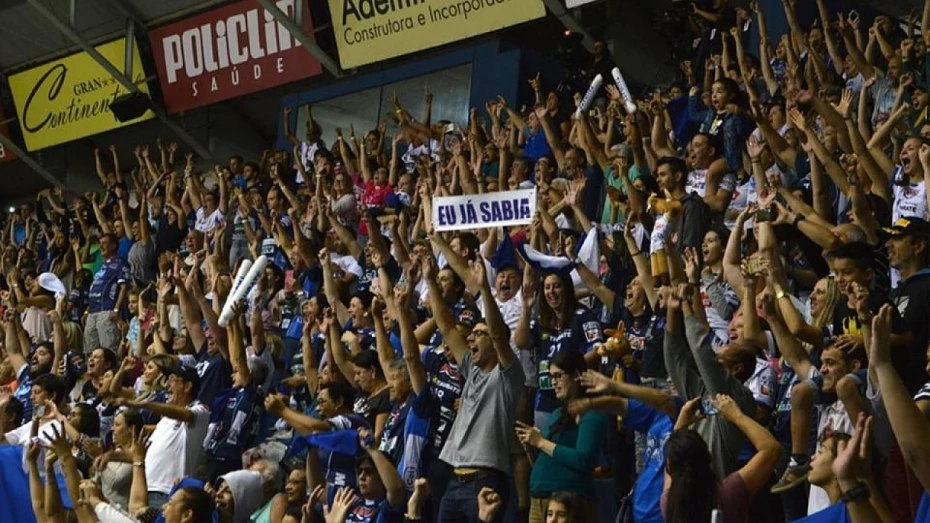 Ingressos para jogo do Vôlei Taubaté são trocados por quilo de ração Ingressos para jogo do Vôlei Taubaté são trocados por quilo de ração