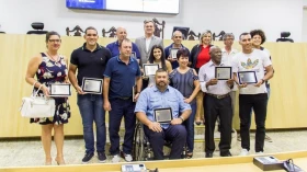 Atletas recebem homenagem na Câmara de Taubaté