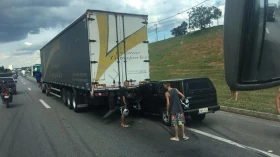 Dois ficam gravemente feridos em acidentes na Via Dutra