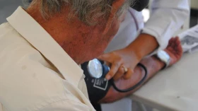 Alunos de Medicina realizam mutirão em shopping de Taubaté