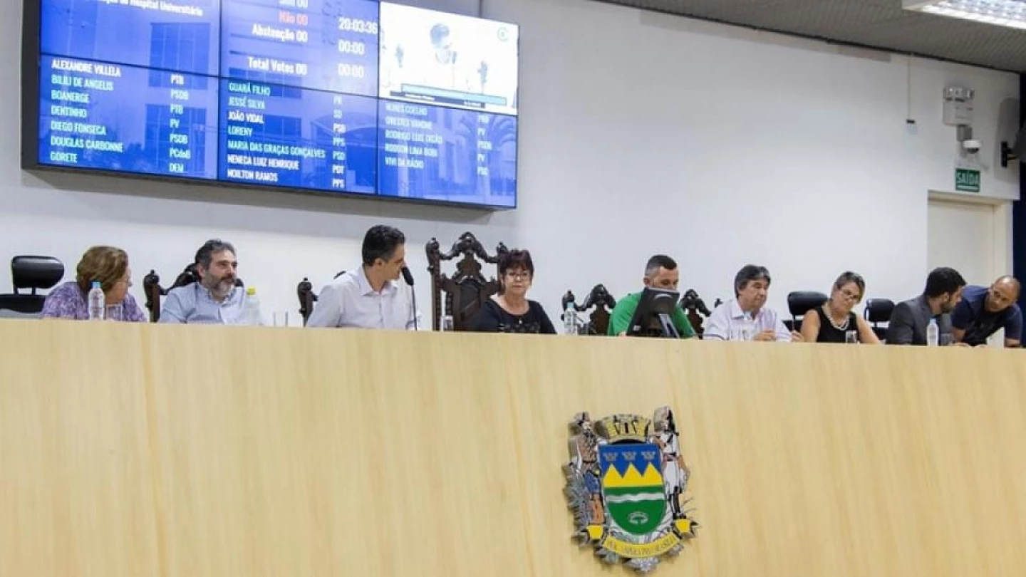 Prefeito indica municipalização do HU como única alternativa