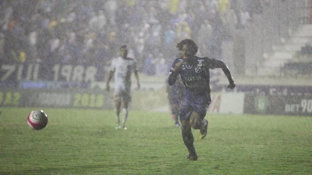 Burrão derrota Juventus e volta a sonhar com classificação