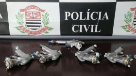 Homem é preso por comercializar pistolas na internet