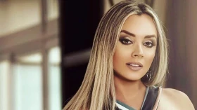 Juju Salimeni visita shopping de Taubaté em evento promocional