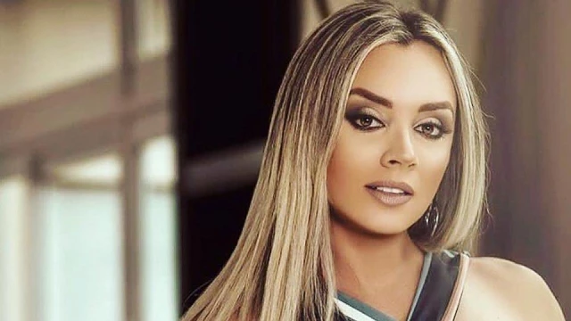 Juju Salimeni visita shopping de Taubaté em evento promocional
