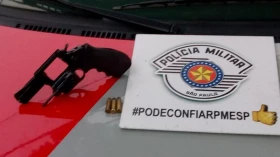 Três são presos com arma na Av. John Kennedy