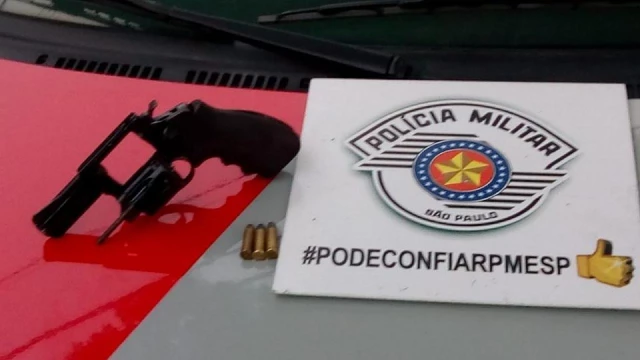 Três são presos com arma na Av. John Kennedy