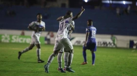 Taubaté goleia Rio Claro e ainda sonha com classificação