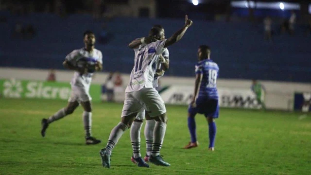 Taubaté goleia Rio Claro e ainda sonha com classificação