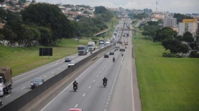 CCR alerta para tráfego intenso na via Dutra durante o feriado