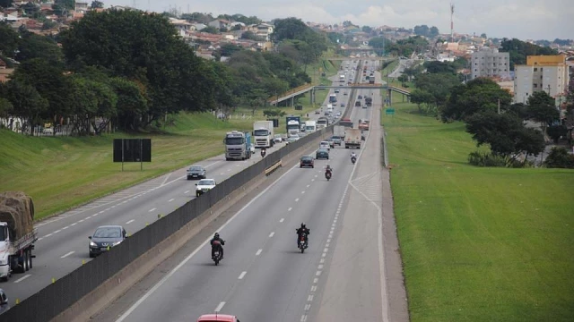 CCR alerta para tráfego intenso na via Dutra durante o feriado