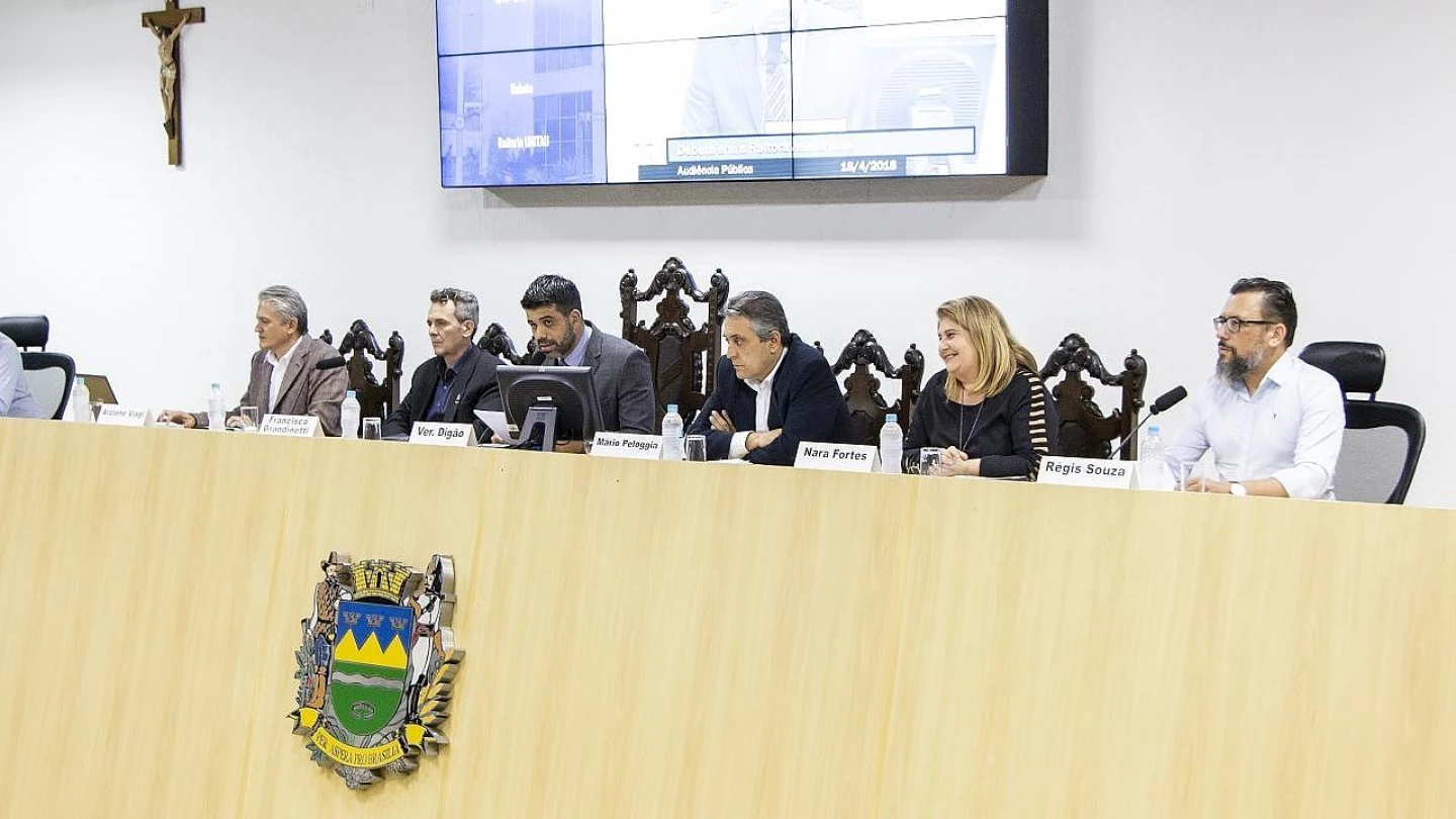 Candidatos a reitor da Unitau apresentam propostas em audiência pública
