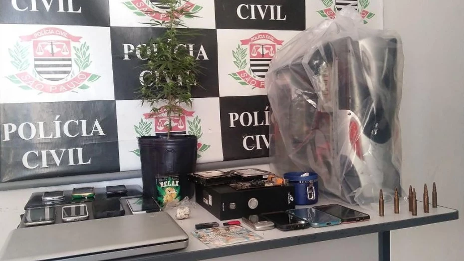 Idoso é preso por pornografia infantil em Taubaté Idoso é preso por pornografia infantil em Taubaté