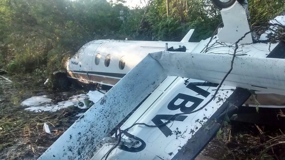 Avião de pequeno porte cai em Ubatuba Avião de pequeno porte cai em Ubatuba