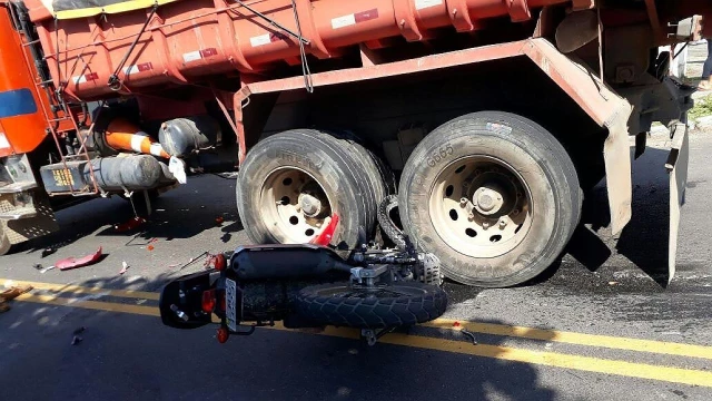 Motociclista fica gravemente ferido após acidente no Parque Aeroporto