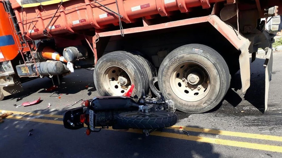 Motociclista fica gravemente ferido após acidente no Parque Aeroporto Motociclista fica gravemente ferido após acidente no Parque Aeroporto