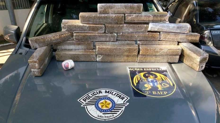 Casal é preso com quase 30 quilos de droga em Taubaté Casal é preso com quase 30 quilos de droga em Taubaté