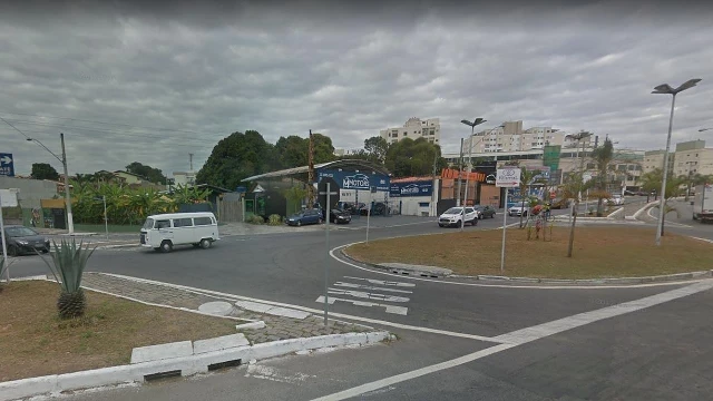 Avenida Charles Schnneider passa por obras