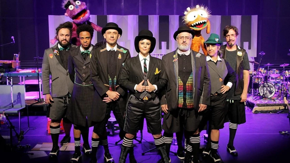Pato Fu apresenta “Música de Brinquedo 2” no Sesc Taubaté Pato Fu apresenta “Música de Brinquedo 2” no Sesc Taubaté