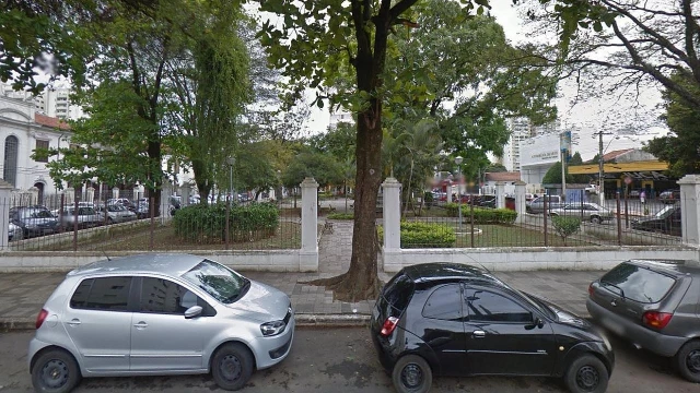 Prefeitura altera sentido e instala semáforo na praça do Bom Conselho