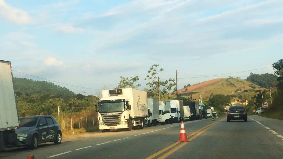 Taubaté segue com serviços limitados no 8º dia da greve dos caminhoneiros Taubaté segue com serviços limitados no 8º dia da greve dos caminhoneiros