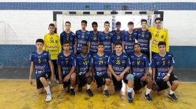 “Panzinho” reúne jovens talentos de handebol no ginásio do Emecal