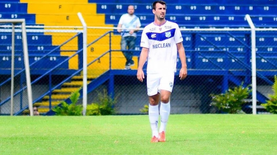 Zagueiro que defendeu o Taubaté morre aos 32 anos Zagueiro que defendeu o Taubaté morre aos 32 anos