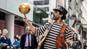 Espetáculo circense anima noite de sexta no Sesc