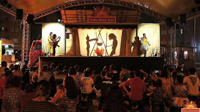 Teatro Móvel Solar é atração na Praça Santa Terezinha