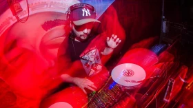 DJ e contação de história sobre a cultura hip hop agitam o Sesc no sábado