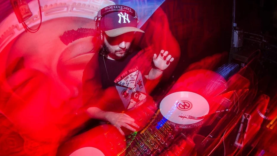 DJ e contação de história sobre a cultura hip hop agitam o Sesc no sábado DJ e contação de história sobre a cultura hip hop agitam o Sesc no sábado
