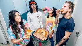 Far From Alaska apresenta show gratuito no Sesc Taubaté