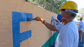 Escolas da rede pública recebem pintura de preso do semiaberto