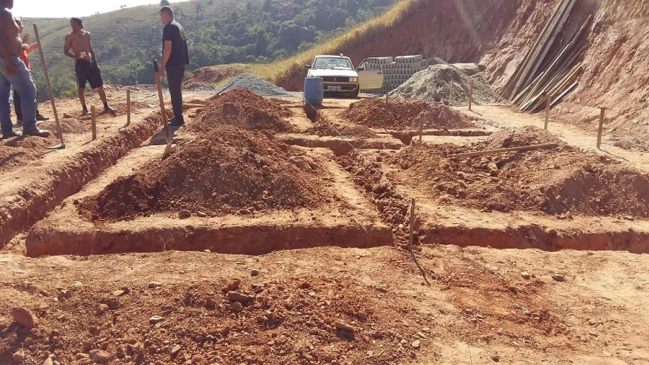 Fiscalização embarga três obras na área rural de Taubaté Fiscalização embarga três obras na área rural de Taubaté