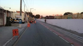 Obras interditam rua Dino Bueno em Taubaté